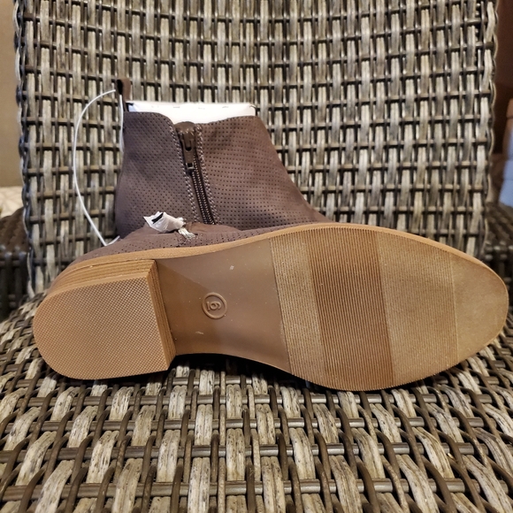 Universal Thread Women's Marlis Wide Width Booties Dark Gray Size 6 - Picture 2 of 2